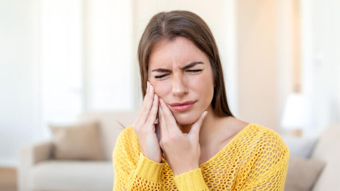 Zahnschmerzen in Wellen - Ursachen und Linderungsmöglichkeiten